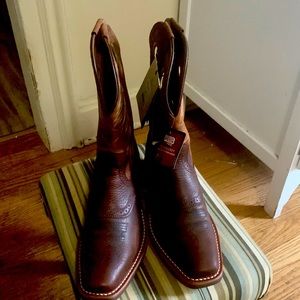 Mens Ariat size 8 boots